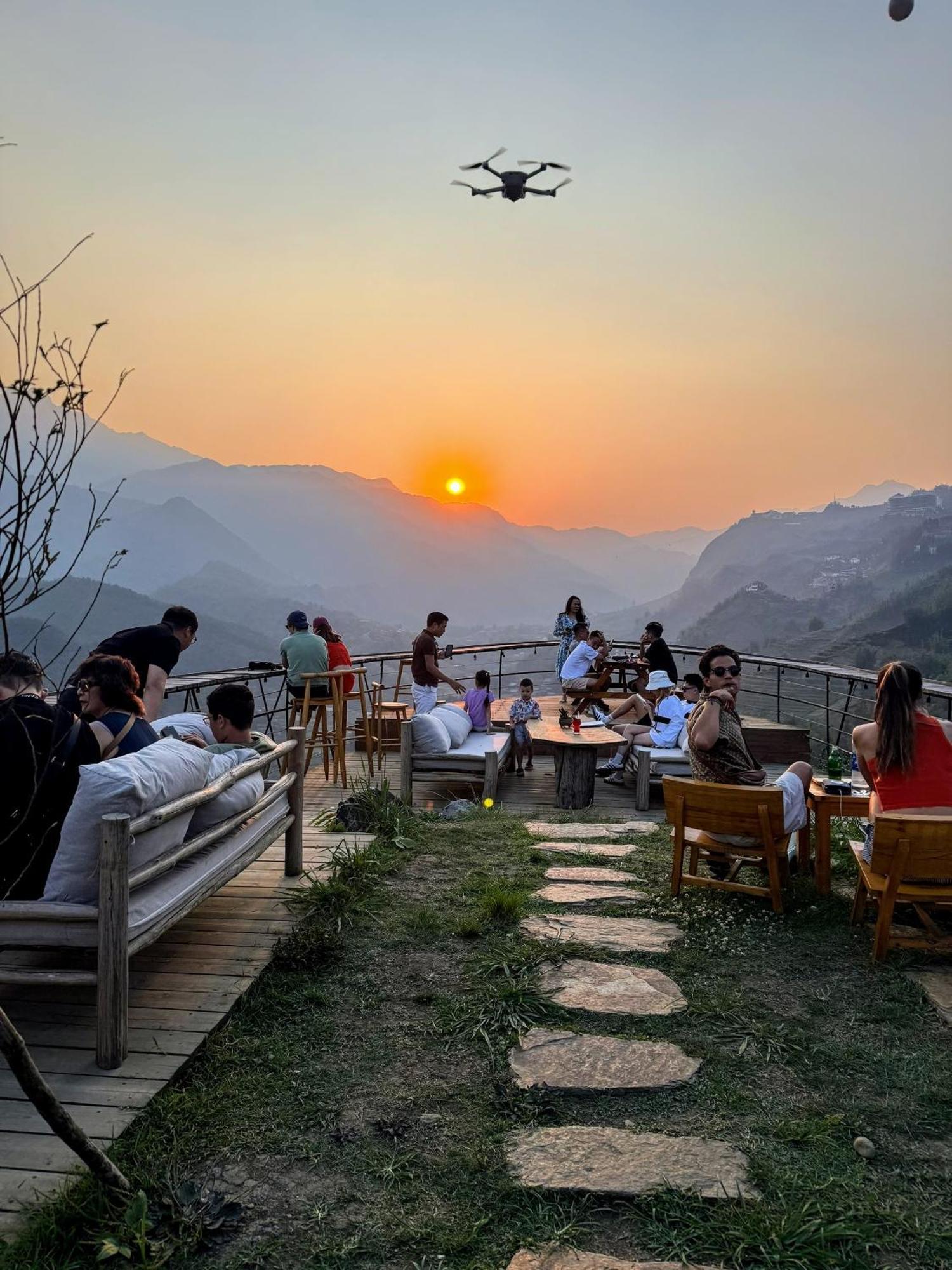 Phansi - Glamping, View Point 360, Bar & Bbq サパ エクステリア 写真