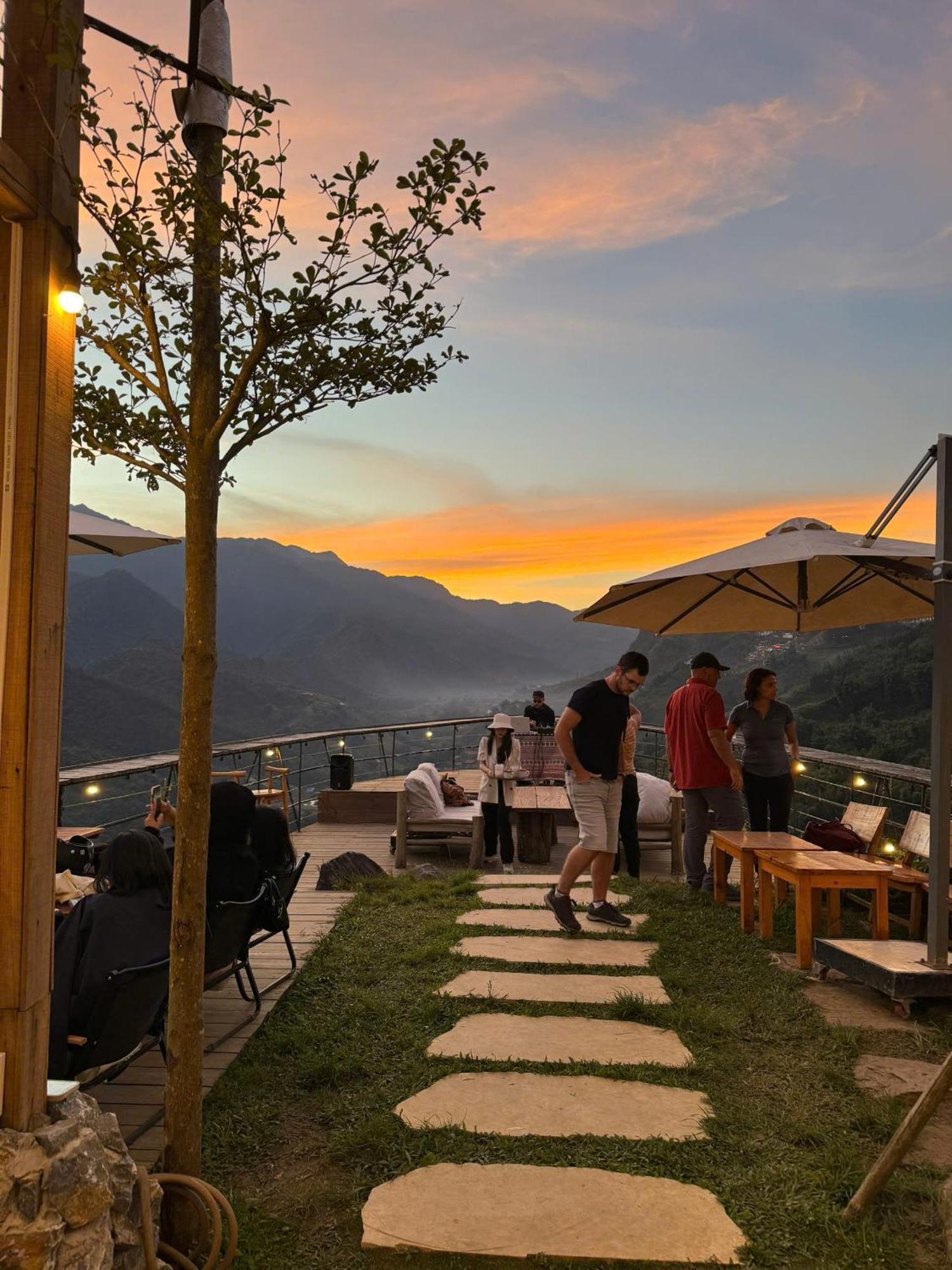 Phansi - Glamping, View Point 360, Bar & Bbq サパ エクステリア 写真