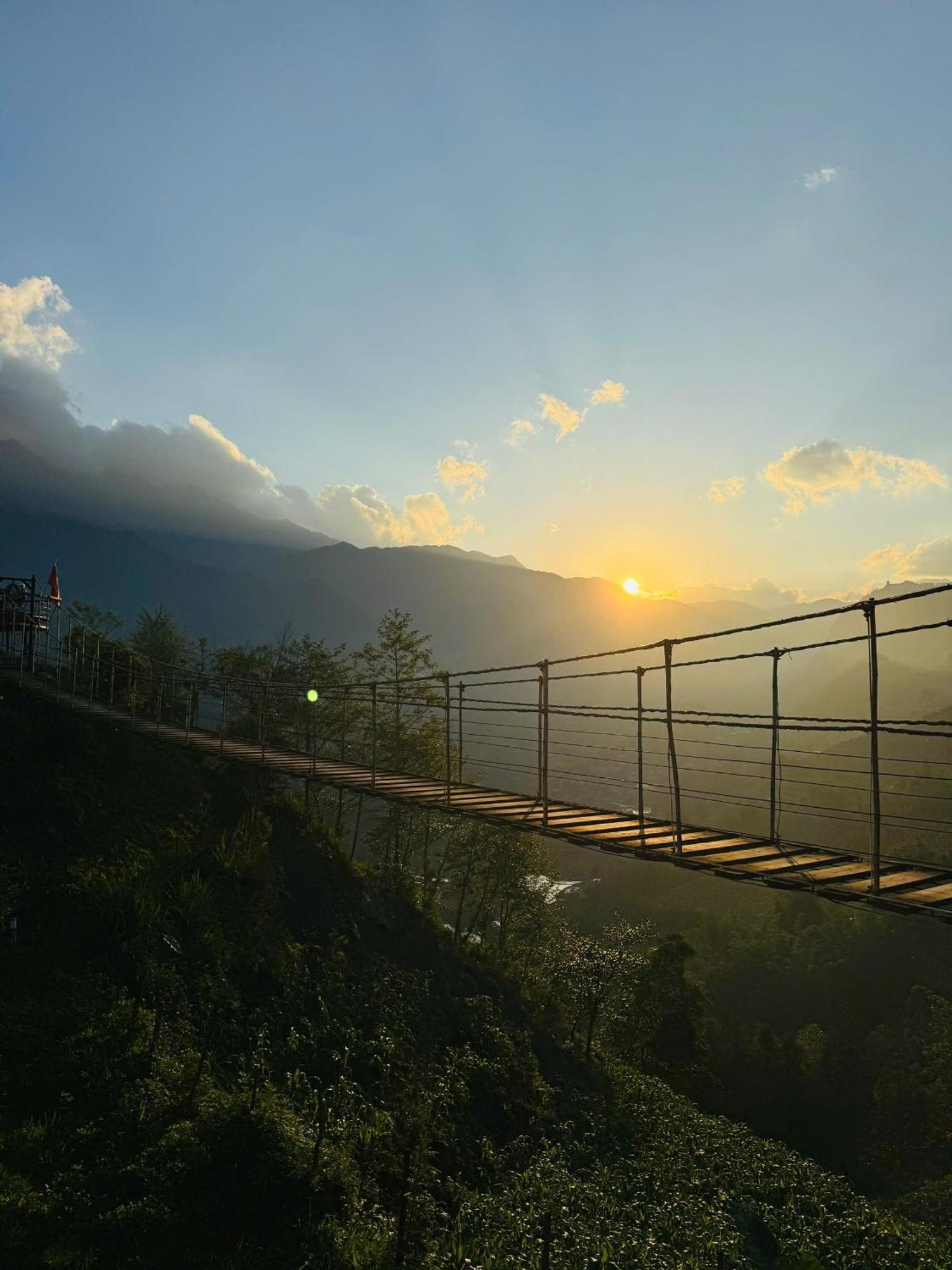 Phansi - Glamping, View Point 360, Bar & Bbq サパ エクステリア 写真